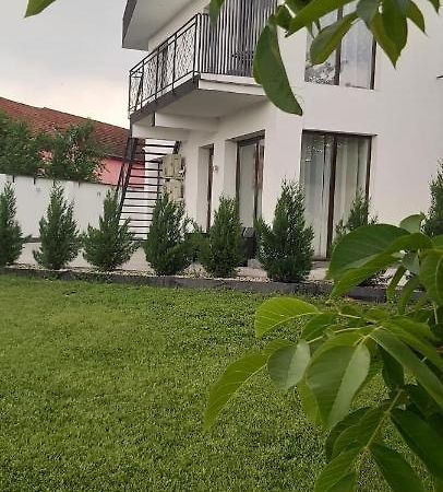 Accent Garden Apartment Дева Екстериор снимка