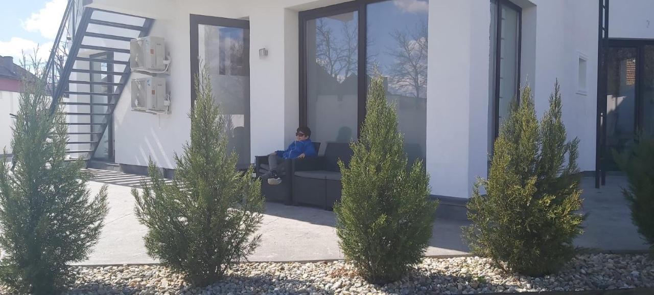 Accent Garden Apartment Дева Екстериор снимка