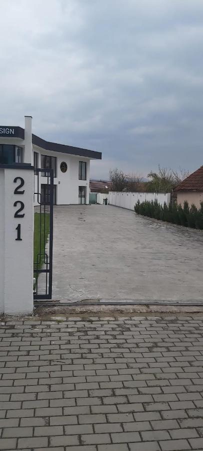 Accent Garden Apartment Дева Екстериор снимка